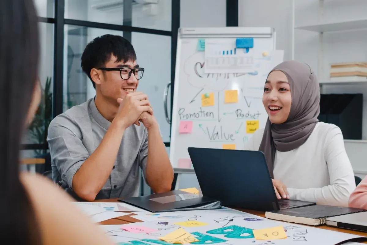 Info terbaru pembukaan pendaftaran program magang pemerintah bergaji UMK. (Sumber: Freepik)