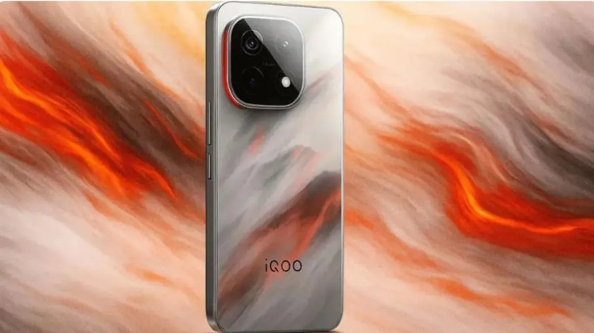 Bocoran render iQOO 15 Mini memperlihatkan desain kompak dengan finishing premium, siap jadi pesaing utama di pasar flagship mini 2025. (Sumber: Pinterest)