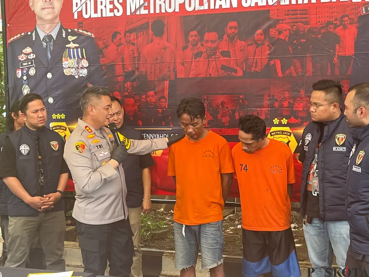 Unit Reskrim Polres Metro Jakarta Barat membongkar kasus pencurian rumah kosong. Pelaku residivis berjumlah dua orang. (Sumber: Poskota/Pandi Ramedhan)