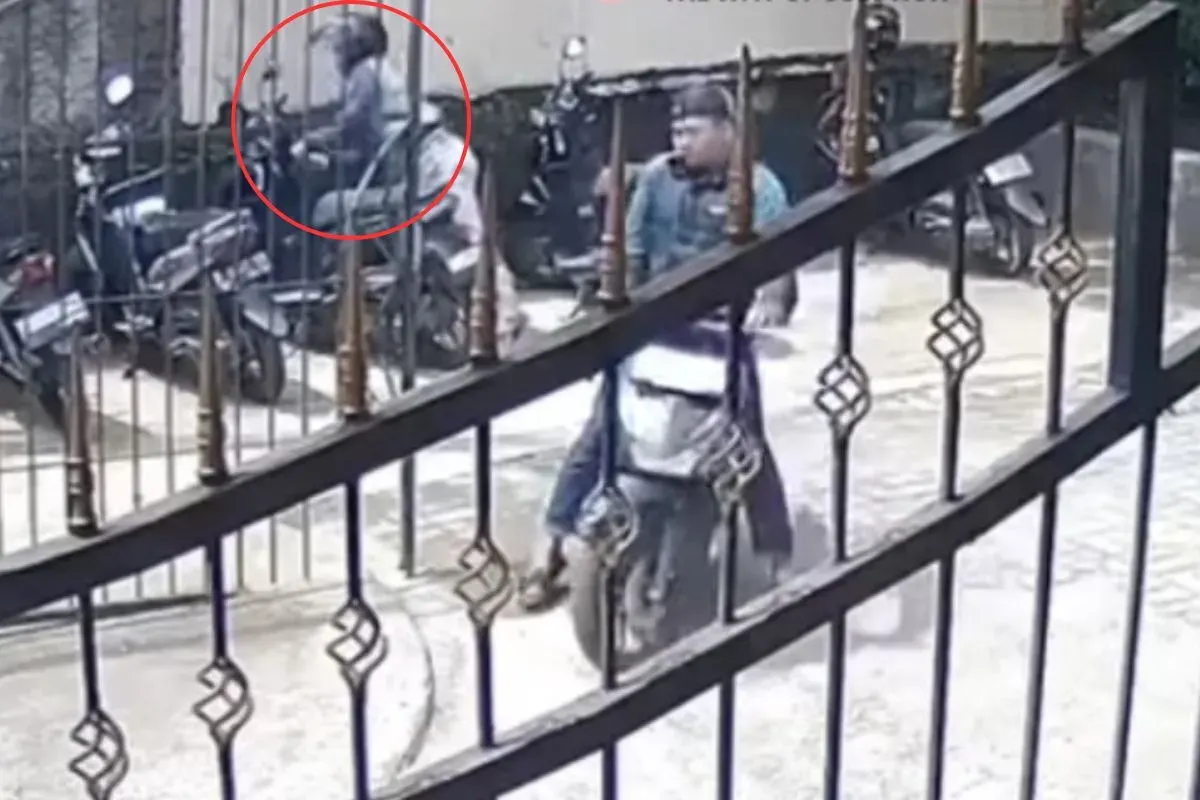 Dua pelaku dugaan pencurian motor beraksi di kawasan Kayumanis, Tanah Sareal, Kota Bogor. (Sumber: Dok. Istimewa)