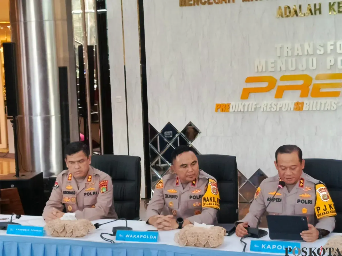 Konferensi pers penetapan tersangka kasus dugaan informasi bohong atau hoaks terkait tuduhan ijazah palsu mangan Presiden Joko Widodo, di Polda Metro Jaya, Jakarta Selatan, Jumat, 7 November 2025. (Sumber: Poskota/Ali Mansur)