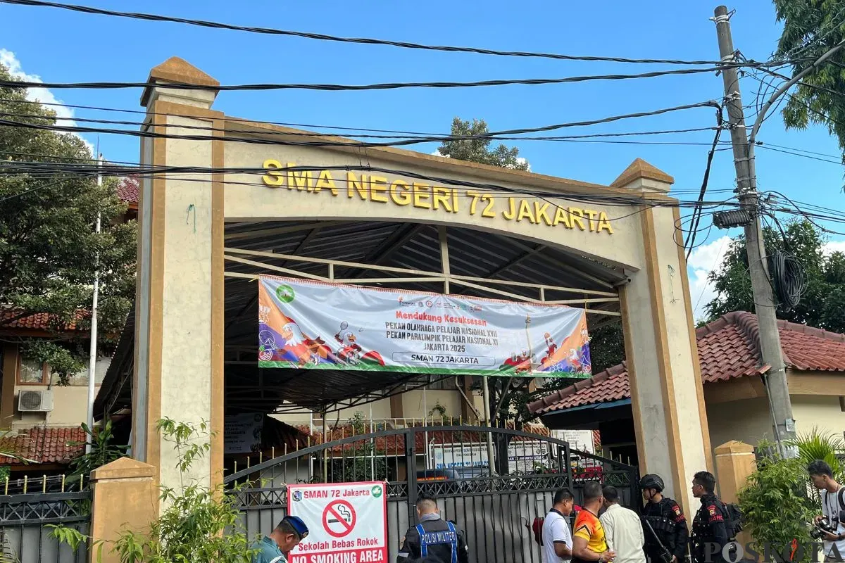 Situasi di depan SMAN 72, Kelapa Gading Selatan, Jakarta Utara, Jumat, 7 November 2025. (Sumber: Poskota/Pandi Ramedhan)