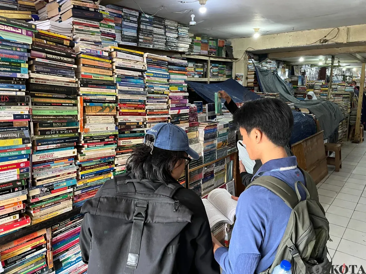 Kondisi toko buku di kawasan Kwitang, Senen, Jakarta Pusat, Jumat, 7 November 2025. (Sumber: Poskota/Pandi Ramedhan)