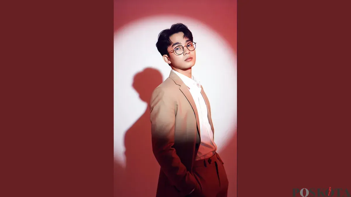 Edit Foto Studio dengan Lighting Aesthetic di Gemini AI (Sumber: TikTok/@boywithglasses_)