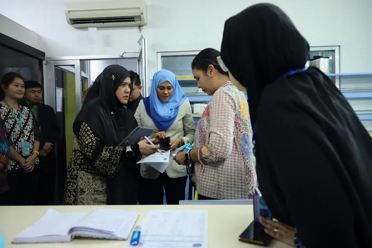 Delegasi Narcotics Control Bureau (NCB) Brunei Darussalam berdiskusi dengan jajaran Balai Besar Rehabilitasi BNN di Lido, Bogor, saat melakukan kunjungan kerja untuk mempelajari program rehabilitasi narkoba di Indonesia. (Sumber: Istimewa)