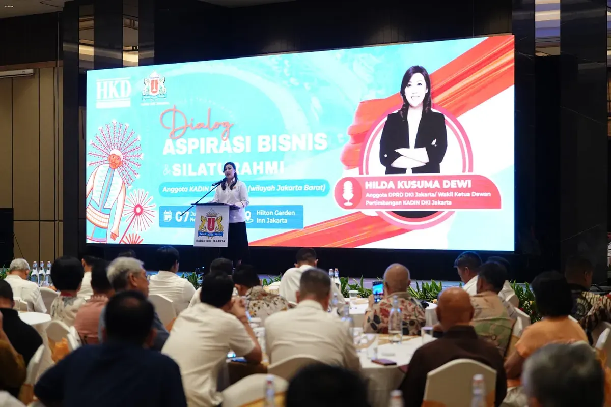 Anggota DPRD DKI Jakarta, Hilda Kusuma Dewi, saat menyampaikan sambutan dalam acara Dialog Aspirasi Bisnis dan Silaturahmi Anggota KADIN Jakarta Barat, Jumat, 7 November 2025. (Sumber: Istimewa)