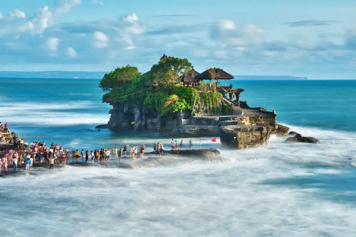 Ingin Foto Liburan Ala Bali Tanpa Keluar Rumah? Coba Rekomendasi Prompt Gemini AI Ini (Sumber: Pinterest)