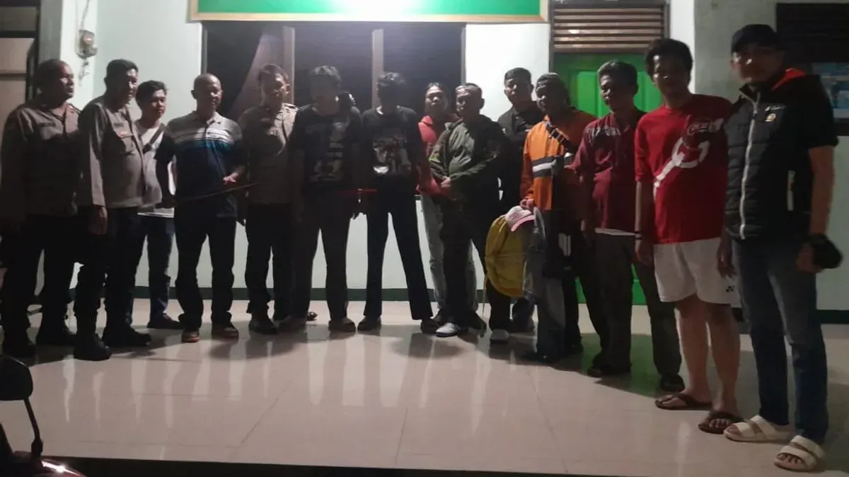 Siskamling di Ciputat Timur gagalkan aksi tawuran remaja. (Sumber: Polsek Ciputat Timur)