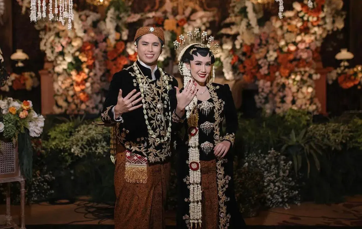 Aktris Luna Shabrina resmi menikah dengan Raden Mas Axel Caesario Efian pada Sabtu, 8 November 2025. (Sumber: Instagram/@shabrinaaluna)