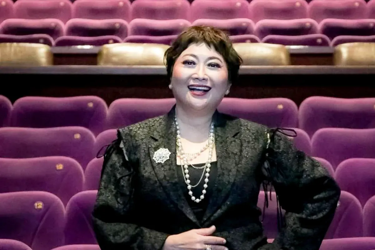 Potret presenter sekaligus aktris, Indy Barends yang kini viral di media sosial dan dikaitkan dengan RM BTS. (Sumber: Instagram/@indybarends)