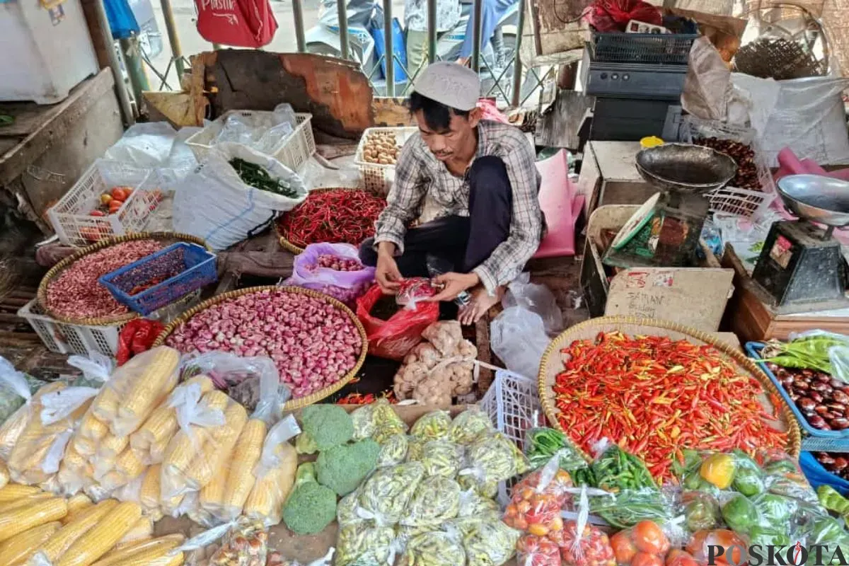 Ilustrasi pedagang sayuran di Pasar Baru Bekasi. (Sumber: Poskota/Nurpini Aulia Rapika)