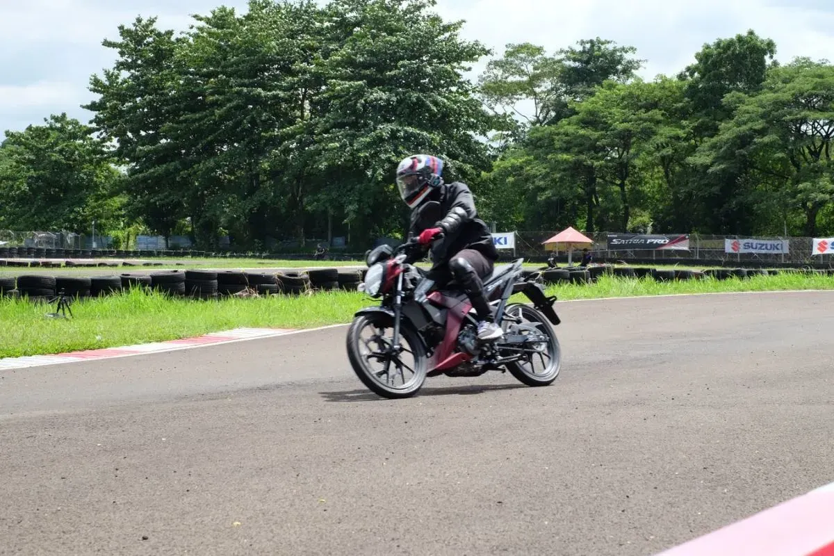Motor Suzuki Satria Pro diuji coba di Sirkuit Sentul, Bogor. (Sumber: Dok. Istimewa)
