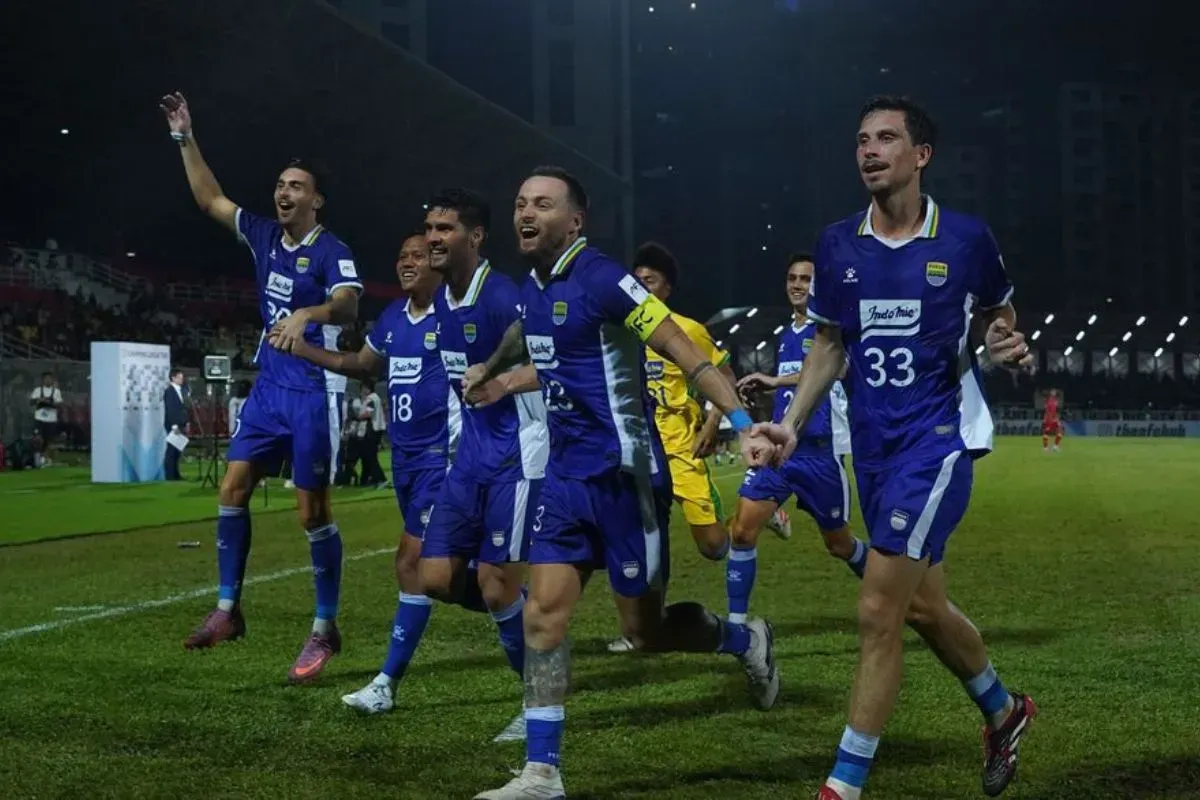 Selebrasi para pemain Persib Bandung usai berhasil mengalahkan Selangor FC di ACL 2, Kamis 6 November 2025. (Sumber: persib.co.id)