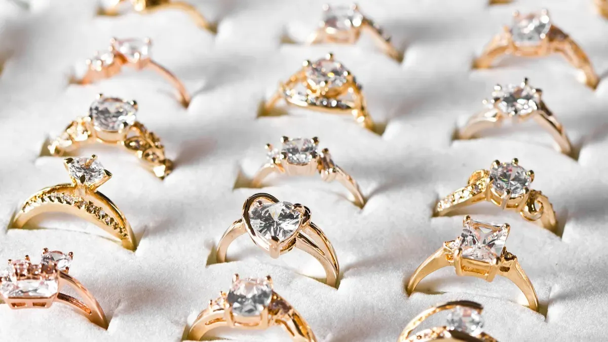 Ilustrasi - Harga emas perhiasan hari ini, Senin, 10 November 2025 terpantau stabil. (Sumber: Pixabay/servetphotograph)