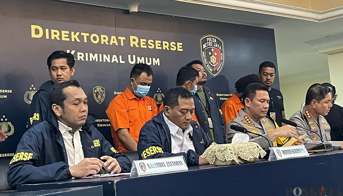 Polda Metro Jaya gelar konferensi pers terkait kasus penangkapan pelaku penembakan terhadap pengacara, Jakarta Pusat, Senin, 10 November 2025. (Sumber: POSKOTA | Foto: Pandi Ramedhan)
