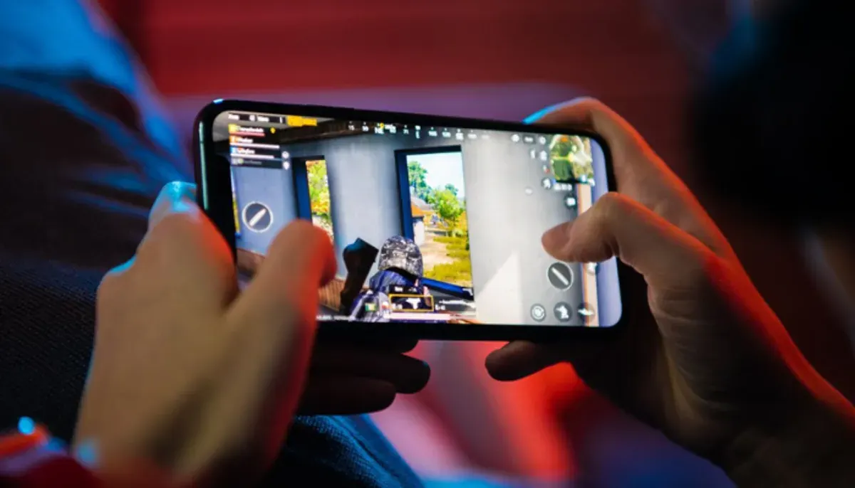 Prabowo pertimbangkan pembatasan game online usai insiden ledakan SMAN 72. Pemerintah soroti pengaruh negatif game seperti PUBG dan pentingnya peran guru dalam mencegah bullying. (Sumber: Istimewa)