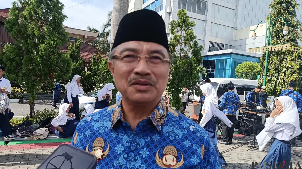 Wakil Wali Kota Bekasi, Abdul Harris Bobihoe menyampaikan Pemkot Bekasi telah berkoordinasi dengan DKI Jakarta dan Pemprov Jabar untuk atasi longsor di TPST Bantargebang. (Sumber: Poskota/Nurpini Aulia Rapika)