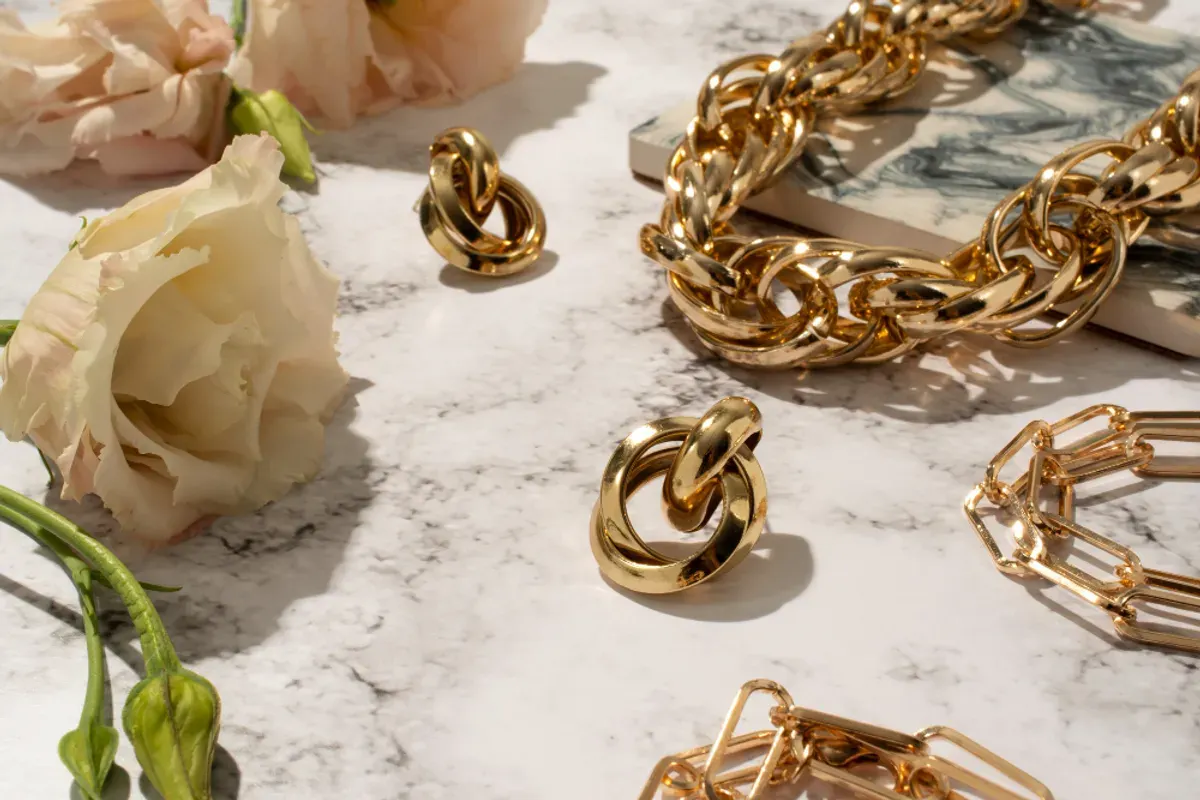 Harga emas perhiasan kembali mengalami kenaikan hari ini, Rabu, 12 November 2025. (Sumber: Freepik)