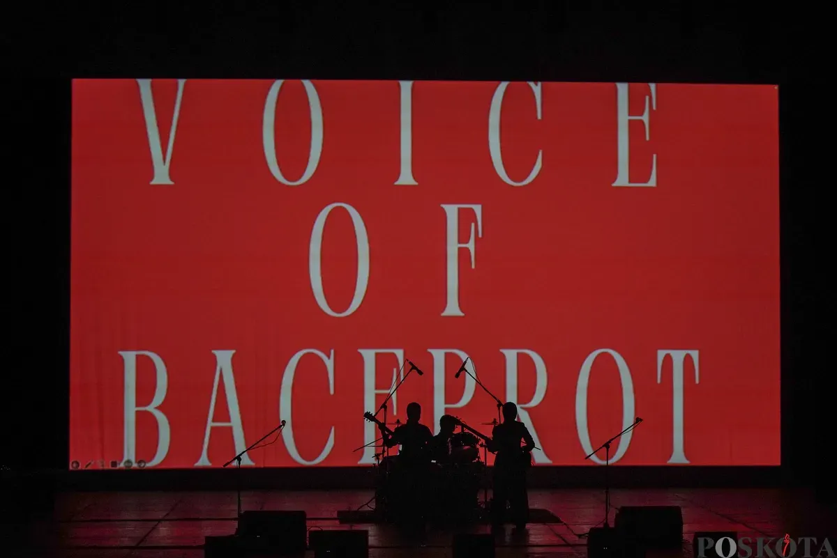 Penampilan Voice of Baceprot dalam Pidato Kebudayaan Dewan Kesenian Jakarta 2025 di Graha Bhakti Budaya, Taman Ismail Marzuki, Jakarta Pusat, Senin, 10 November 2025. (Sumber: Poskota/Bilal Nugraha Ginanjar)