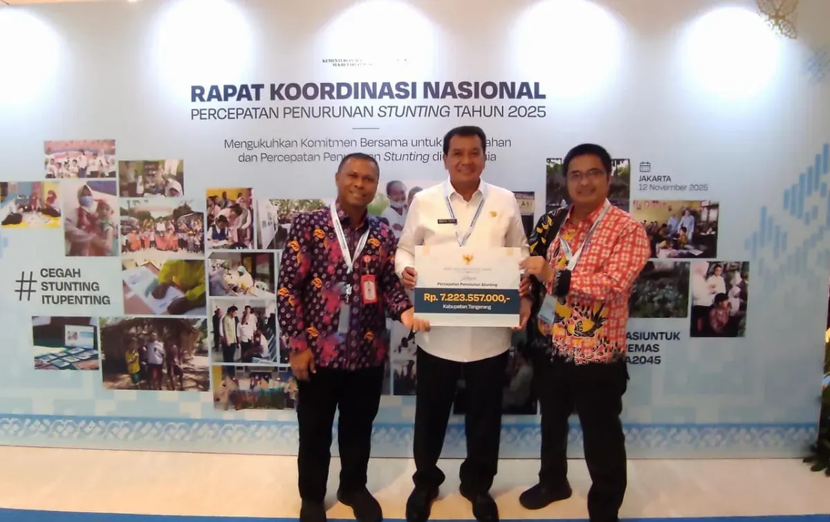 Bupati Tangerang Moch. Maesyal Rasyid menerima penghargaan insentif fiskal sebesar Rp7,2 miliar dalam Rakornas Percepatan Penurunan Stunting 2025, Rabu, 12 November 2025. (Sumber: Bagian Protokol dan Komunkasi Pimpinan Setda Kab. Tangerang)