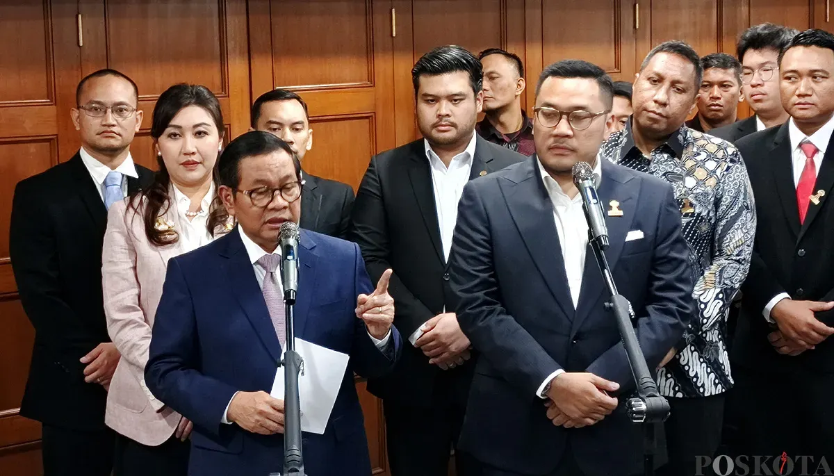 Gubernur Jakarta, Pramono Anung saat menyampaikan pernyataan kepada awak media di Balai Kota DKI Jakarta, Rabu, 12 November 2025. (Sumber: POSKOTA | Foto: M Tegar Jihad)