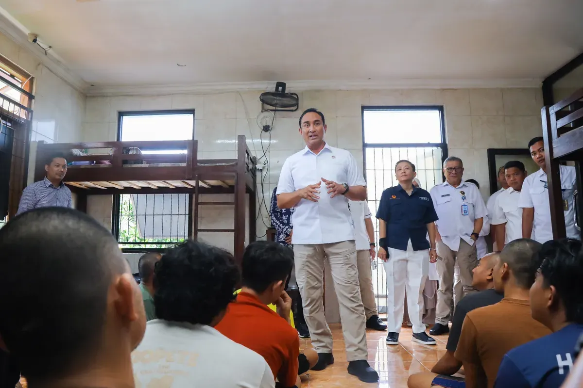 Kepala BNN RI Suyudi Ario Seto meninjau fasilitas dan berinteraksi dengan para residen di salah satu lembaga rehabilitasi di Bogor untuk memastikan layanan berjalan profesional dan berorientasi pemulihan. (Sumber: Biro Humas dan Protokol BNN)