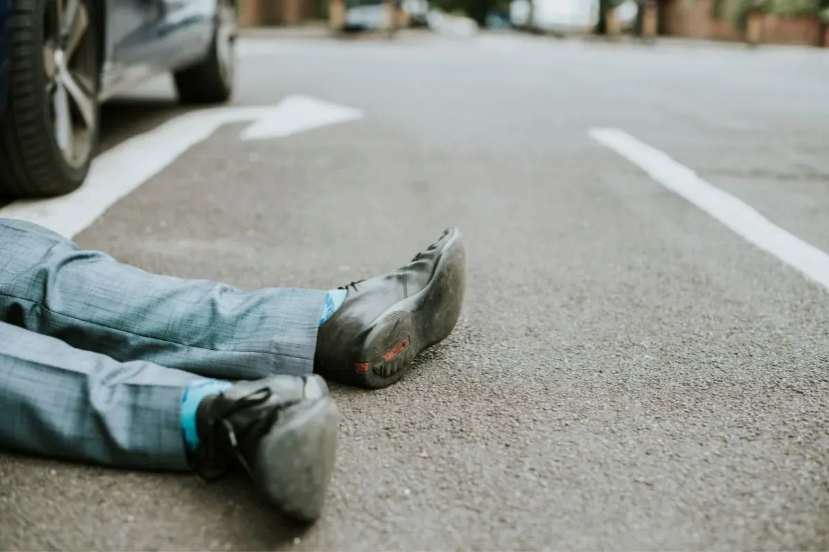 Kecelakaan maut di Jalan Raya Bojong Nangka, Kampung Cikuda, Desa Bojong Nangka, Kecamatan Gunung Putri, Kabupaten Bogor, merenggut nyawa seorang pengendara. (Sumber: Freepik/rawpixe.com)