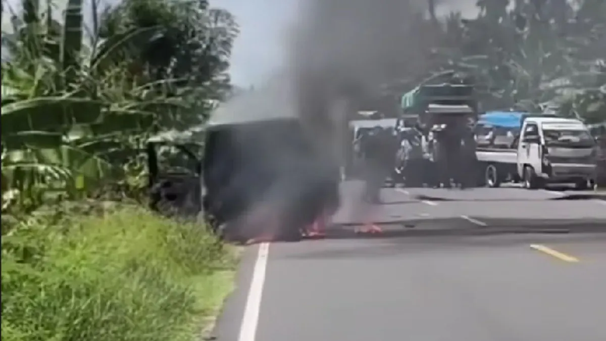 Mobil pengisi ATM Bank BUMN terbakar (Sumber: TikTok/@duniapunyacerita_)