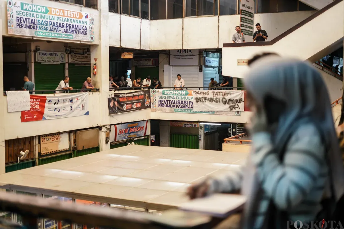 Suasana kios obat dan alat kesehatan di Pasar Pramuka, Matraman, Jakarta, Jumat, 14 November 2025. (Sumber: Poskota/Bilal Nugraha Ginanjar)