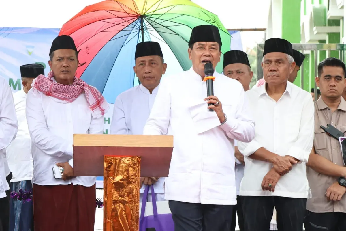 Bupati Tangerang, Moch. Maesyal Rasyid saat peresmian Masjid Al Wustho RW 15 Perumahan Taman Buah 2 Kutabumi, Kecamatan Pasar Kemis, Jumat, 14 November 2025. (Sumber: Dok. Pemkab Tangerang)