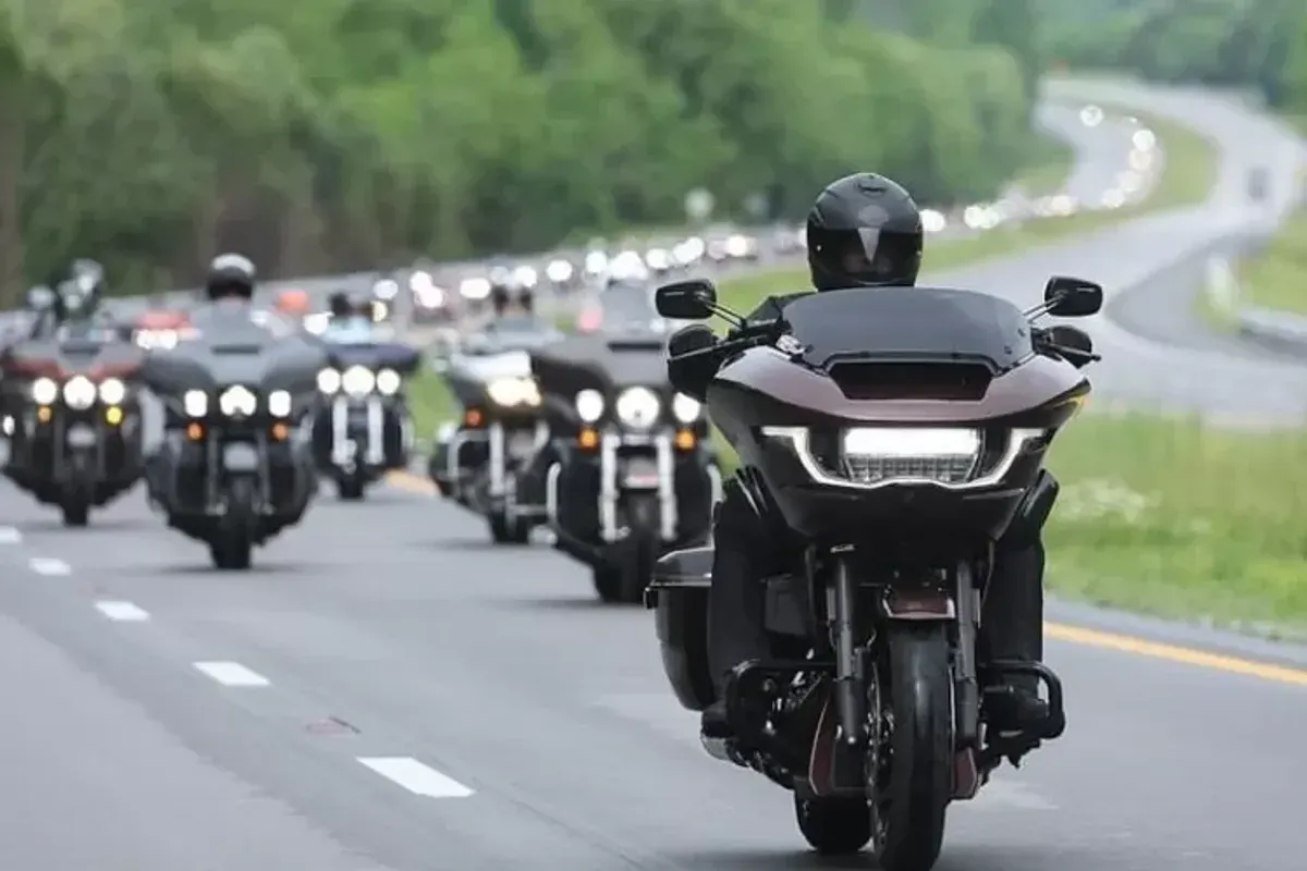 Ilustrasi Harley Davidson melakukan touring rombongan. (Sumber: instagram/harleydavidson)