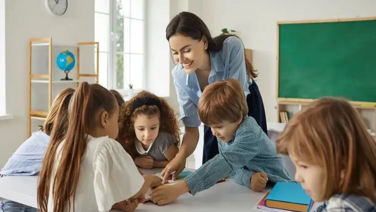 Ilustrasi siswa belajar di kelas (Sumber: Pinterest)