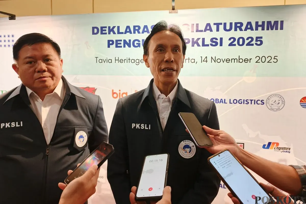 Ketum PKSLI Satya Morgan dan Sekjend PKSL Jimmy Kohan saat diwawancarai awak media di Cempaka Putih, Jakarta Pusat, Jumat, 14 November 2025. (Sumber: Poskota/M. Tegar Jihad)