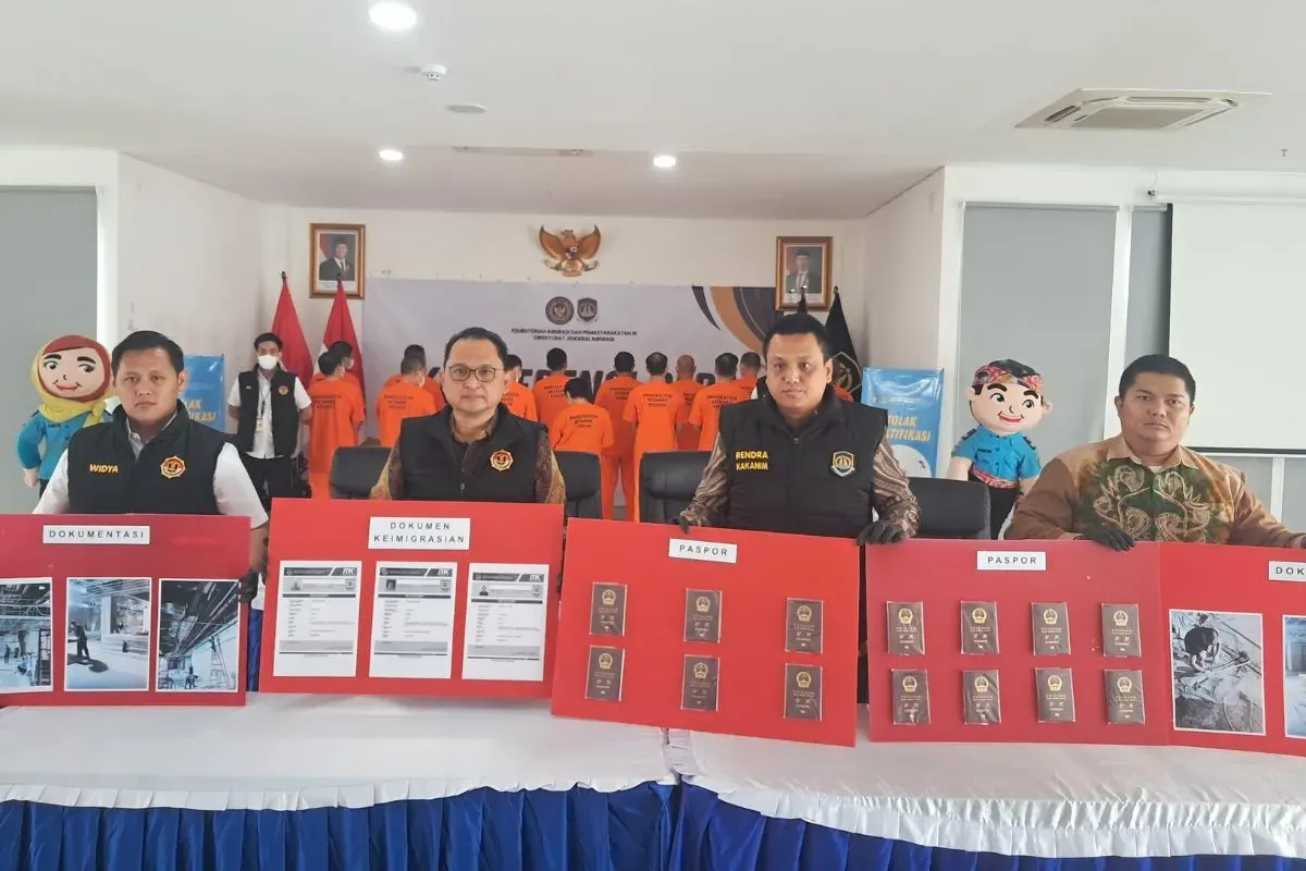 Kantor Imigrasi Kelas I TPI Jakarta Utara mengamankan 14 WNA China bekerja ilegal di kawasan Kelapa Gading, Senin, 10 November 2025. (Sumber: Dok. Imigrasi Jakut)