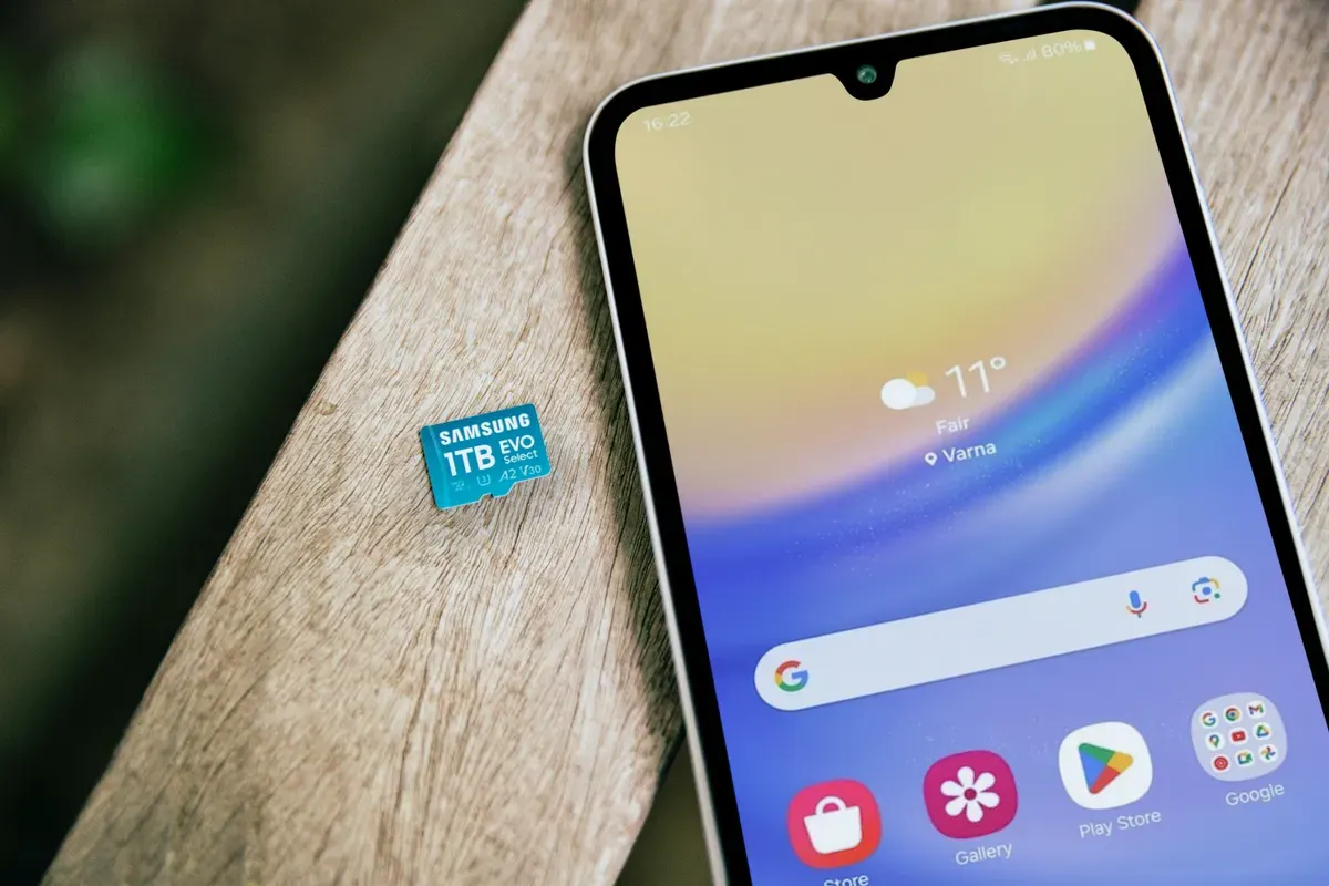 Ilustrasi HP 3 Jutaan Terbaik 2025, dari iQOO sampai Samsung (Sumber: Unsplash/Samsung Memory)