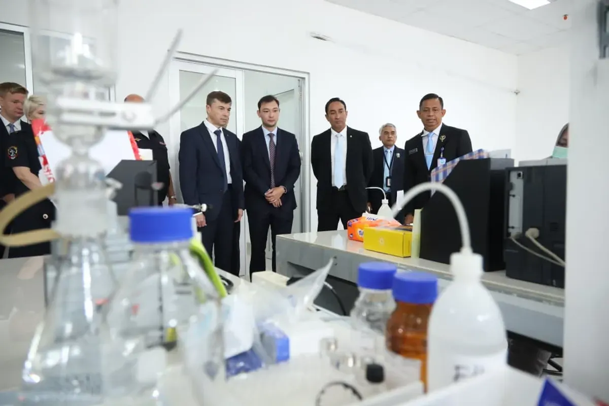 Delegasi Pemerintah Federasi Rusia saat meninjau fasilitas BNN di Lido, Jawa Barat, sebagai bagian dari penguatan kerja sama penanggulangan narkotika. (Sumber: Biro Humas dan Protokol BNN)