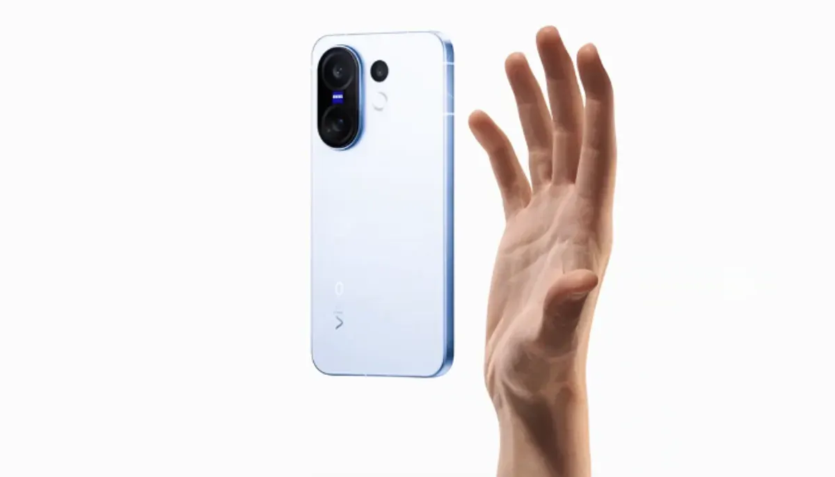 Bocoran terbaru perbedaan Vivo S50 dan S50 Pro Mini. (Sumber: YouTube/Tech News)