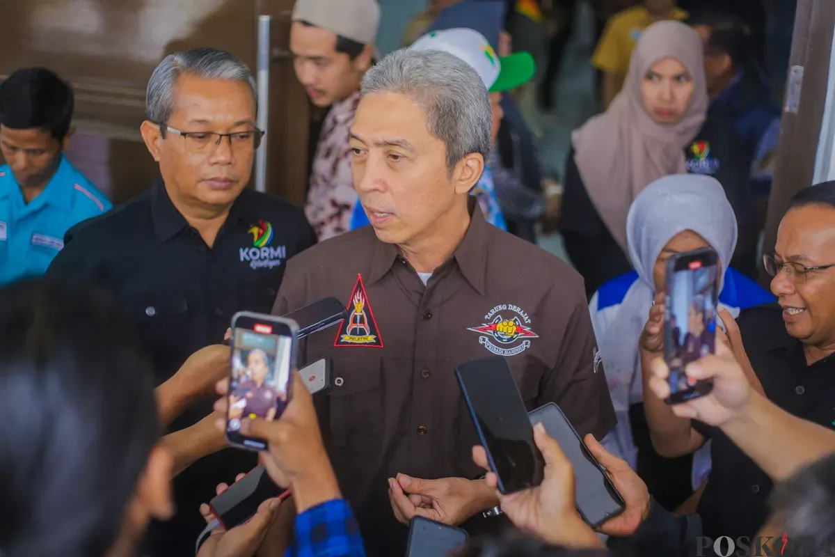 Wali Kota Bogor, Dedie A Rachim mengungkap dapur Satuan Pelayanan Pemenuhan Gizi (SPPG) yang memasak untuk siswa di wilayah Kecamatan Bogor (Sumber: POSKOTA | Foto: Giffar Rivana)