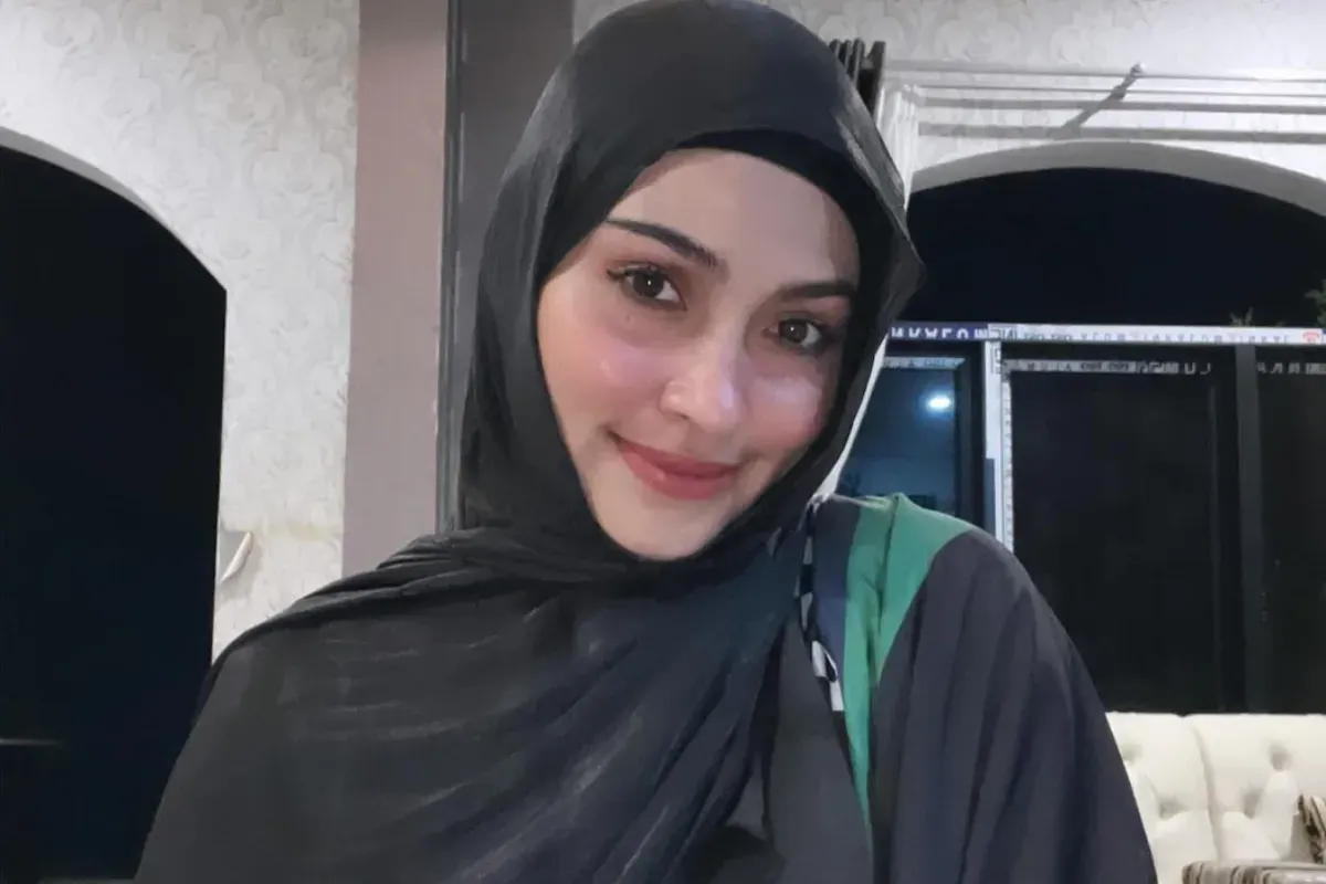 Potret istri Habib Bahar bin Smith, Luna Balghoits yang buka suara terkait isu viral dengan Helwa Bachmid. (Sumber: Instagram/@official_fadlunbalghoits)