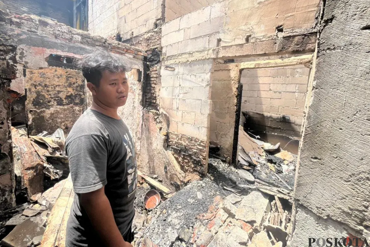 Suasana pemukiman padat penduduk di Jatipulo, Palmerah, Jakarta Barat, seusai kebakaran, Senin, 17 November 2025. (Sumber: Poskota/M. Tegar Jihad)
