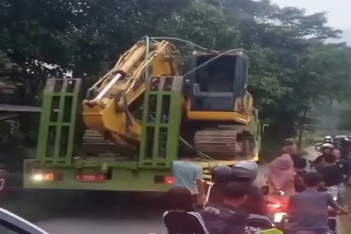 Alat berat menyentuh kabel udara, akibatnya dua orang tersengat listrik, satu diantaranya meninggal dunia. (Sumber: Istimewa)