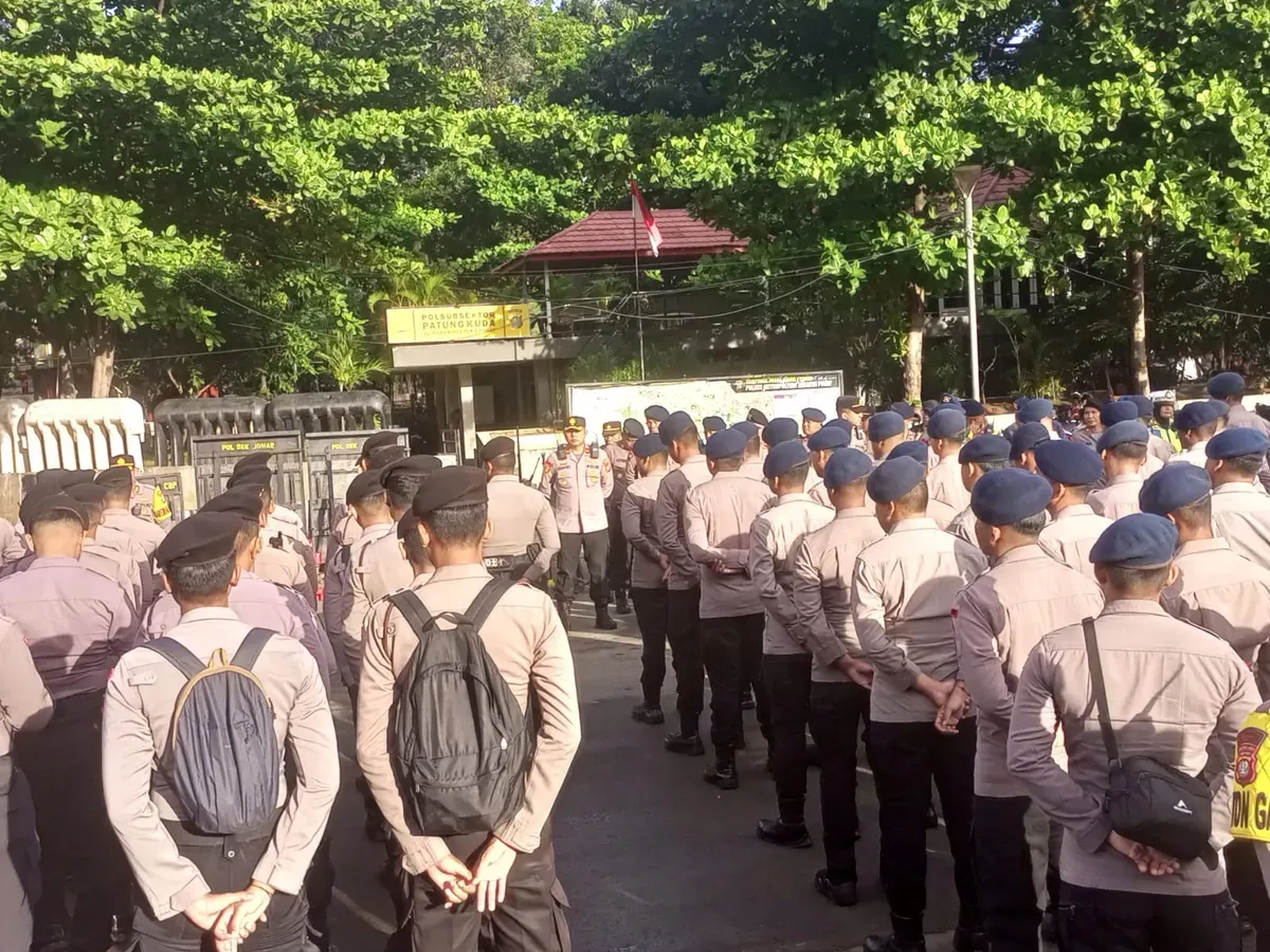 Sebanyak 1.963 personel gabungan dikerahkan untuk mengawal aksi unjuk rasa Aliansi Federasi Serikat Pekerja/Serikat Buruh se-Jakarta yang digelar di kawasan Gambir, Jakarta Pusat, Senin, 17 November 2025. (Sumber: Istimewa)