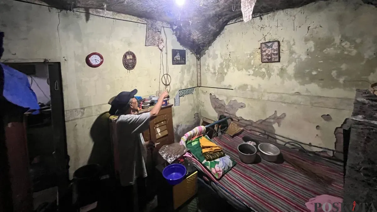 Kondisi rumah warga di RT 15 RW 01, Kelurahan Menteng, Kecamatan Menteng, Jakarta Pusat, segera dibedah pemerintah, Selasa, 18 November 2025. (Sumber: Poskota/Pandi Ramedhan)