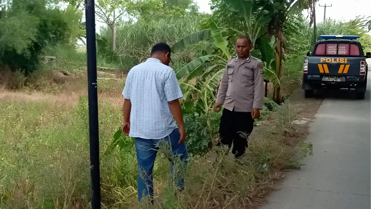 Polisi melakukan olah TKP pembegalan sopir taksi online di Kampung Gubuk, Sukawijaya, Tambelang, Kabupaten Bekasi, Rabu, 19 November 2025. (Sumber: Dok. Polsek Tambelang)