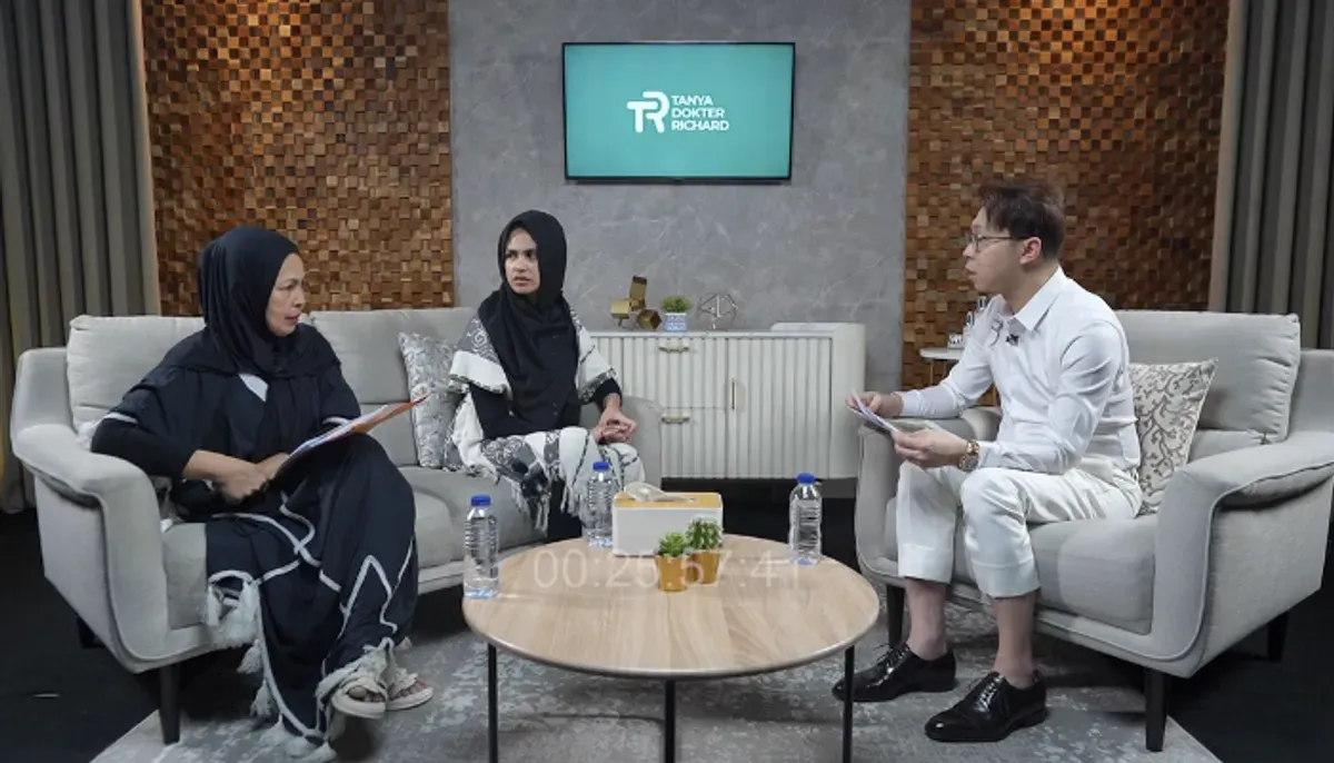 Helwa Bachmid tegaskan keinginan cerai dan tuntut nafkah anak dari Habib Bahar Smith. (Sumber: YouTube/dr. Richard Lee)