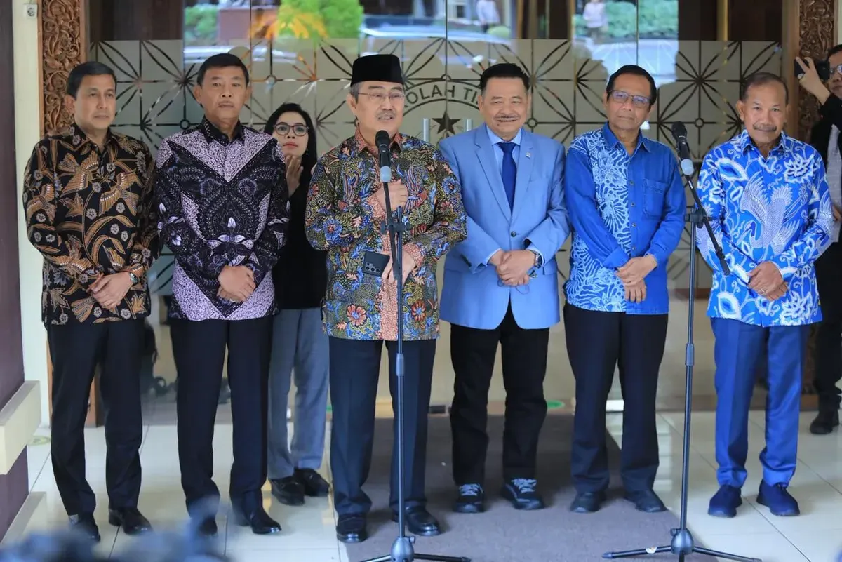 Ketua Komisi Percepatan Reformasi Polri, Jimly Asshidiqie, menjelaskan alasan pihaknya sempat menolak kehadiran Roy Suryo dan rombongan. (Sumber: Dok Humas Mabes Polri)