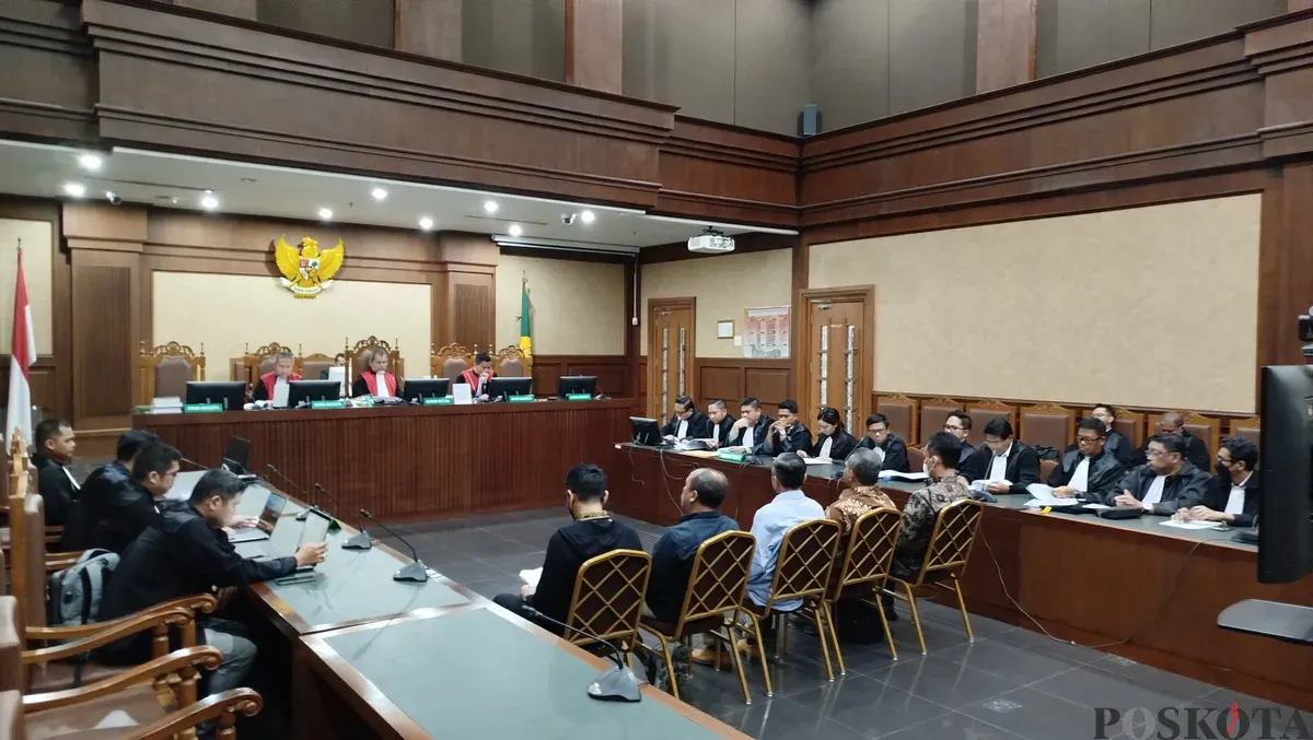 Penasihat hukum terdakwa menyampaikan duplik kasus minyak goreng saat sidang di Pengadilan Tipikor Jakarta Pusat, Rabu, 19 November 2025. (Sumber: Poskota/Ramot Sormin)