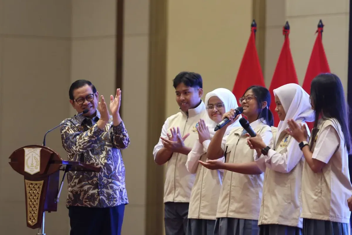 Gubernur DKI Jakarta, Pramono Anung, mengukuhkan 1.005 Pelajar Duta Ketentraman dan Ketertiban Umum (Prabu). (Sumber: Istimewa)