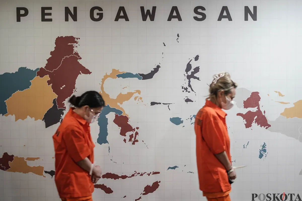 Warga negara asing (WNA) yang terjaring kasus pelanggaran siber di kantor Direktorat Jenderal Imigrasi, Jakarta, Selasa, 18 November 2025. (Sumber: Poskota/Bilal Nugraha Ginanjar)