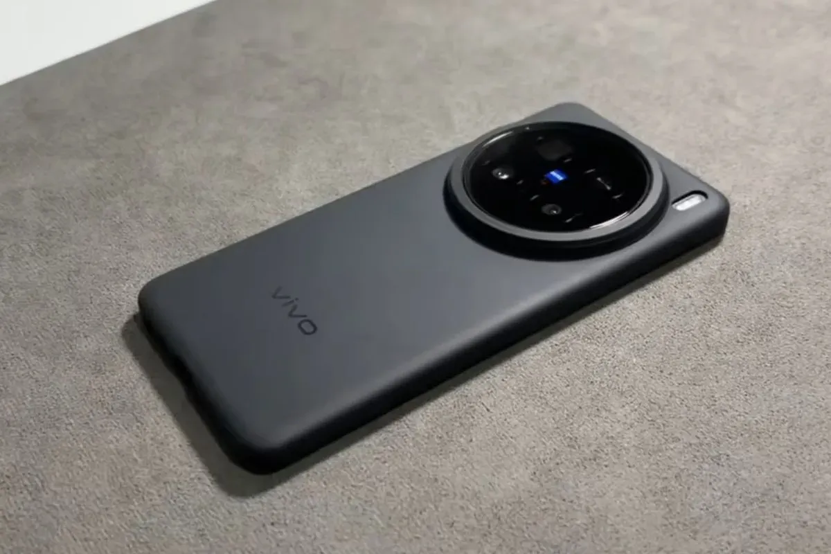 HP ini dijuluki iPhone 17 killer, simak fitur dan keunggulannya. (Sumber: YouTube/WatchWatch)